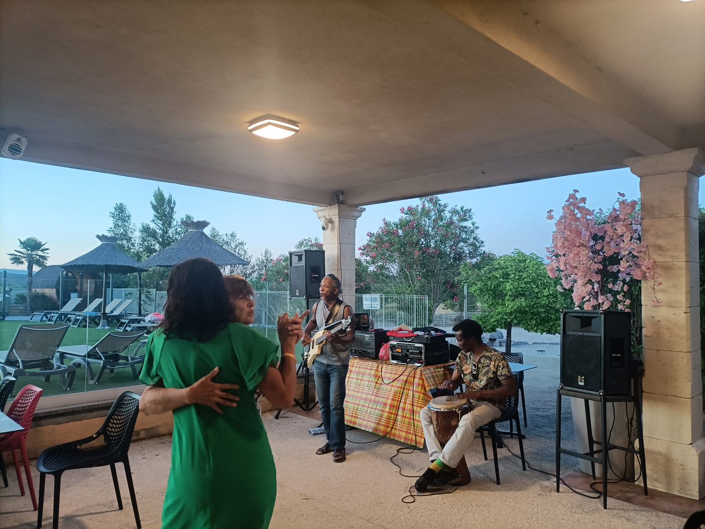 Animations estivales au restaurant Village de Gîtes Le Domaine des Garrigues - Grospierres | Restaurant avec animations estivales