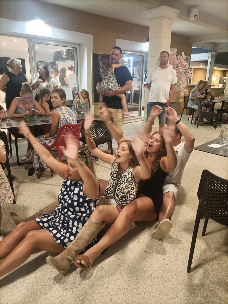 Animations estivales au restaurant Village de Gîtes Le Domaine des Garrigues - Grospierres | Restaurant avec animations estivales