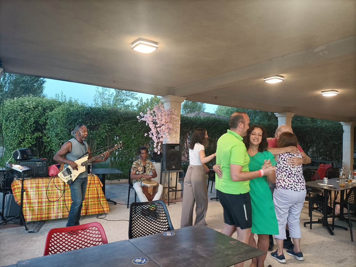 Animations estivales au restaurant Village de Gîtes Le Domaine des Garrigues - Grospierres | Restaurant avec animations estivales