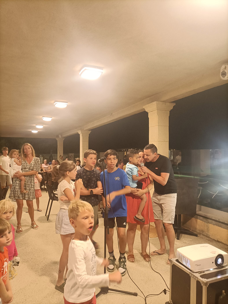 Animations estivales au restaurant Village de Gîtes Le Domaine des Garrigues - Grospierres | Restaurant avec animations estivales