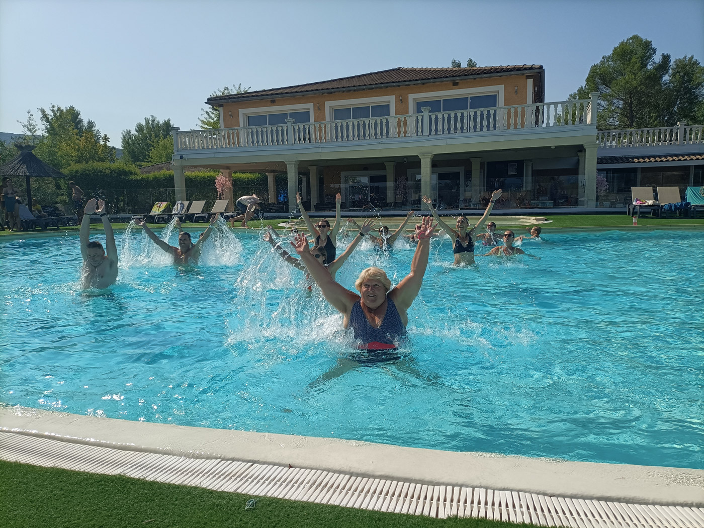 Séance d’aquagym Village de Gîtes Le Domaine des Garrigues - Grospierres | Animations estivales en journée