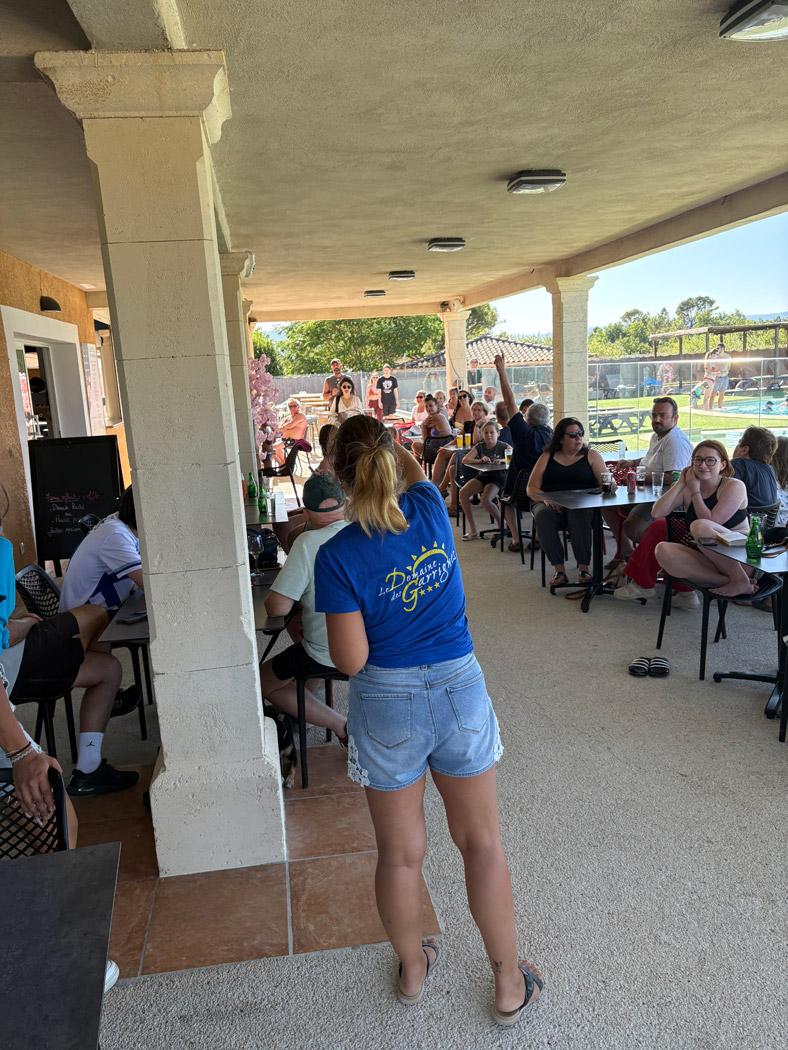 Jeux Apéro au Bar-Restaurant Village de Gîtes Le Domaine des Garrigues - Grospierres | Animations estivales en journée