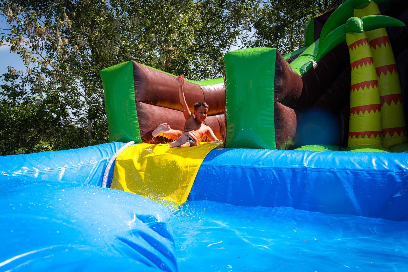 Jeu gonflable aquatique Village de Gîtes Le Domaine des Garrigues - Grospierres | Jeux extérieurs