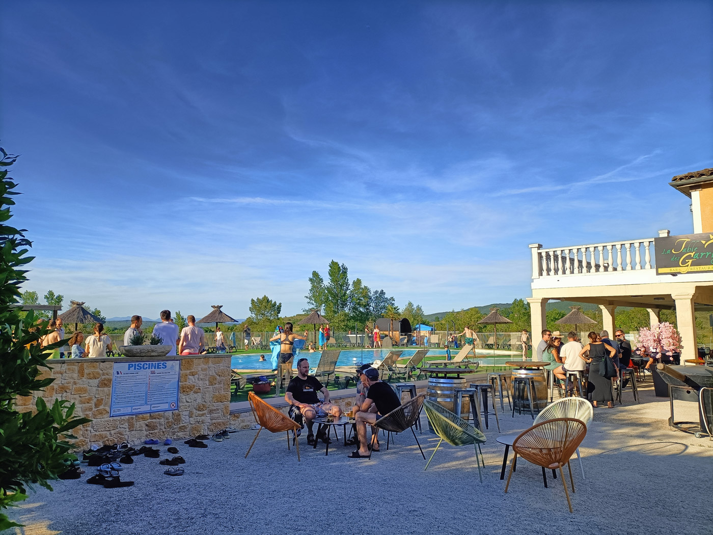 La piscine de 200 m² Village de Gîtes Le Domaine des Garrigues - Grospierres | Grande piscine