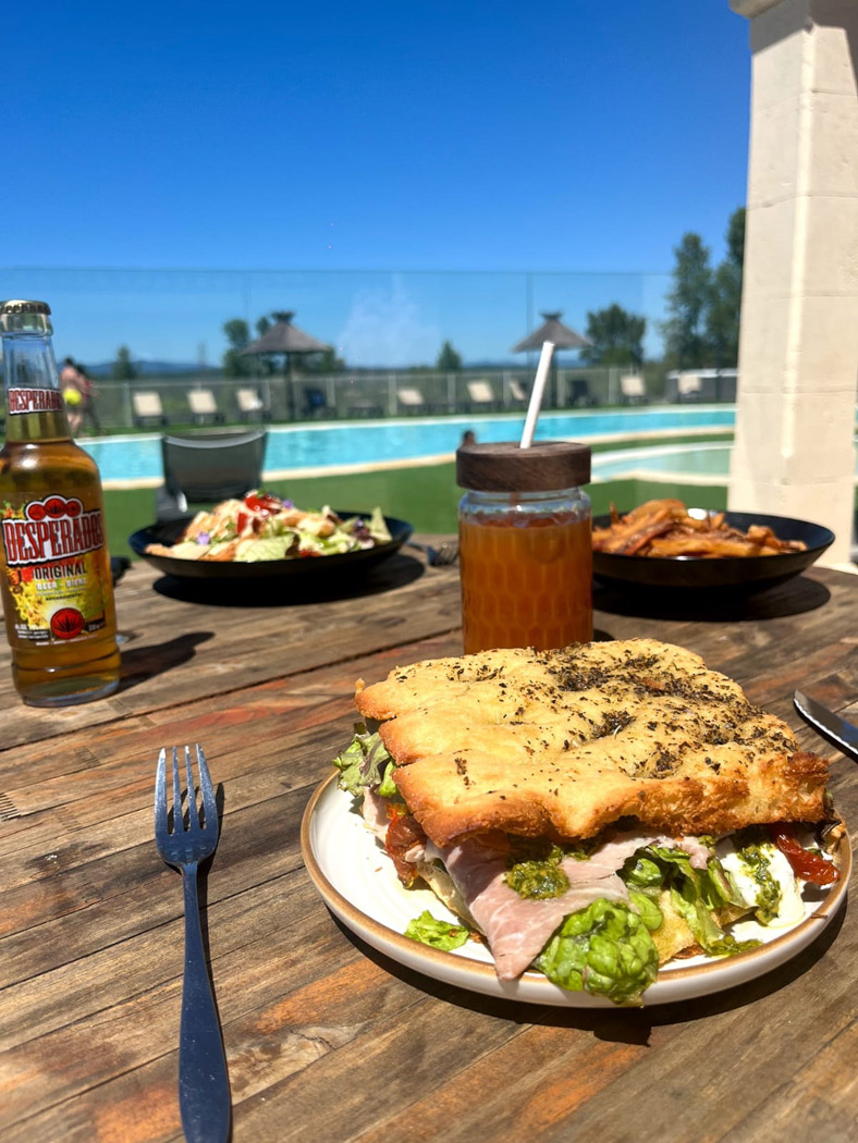 Le Restaurant-Bar-Glacier Village de Gîtes Le Domaine des Garrigues - Grospierres | Village de gîtes avec Restaurant-Bar-Glacier