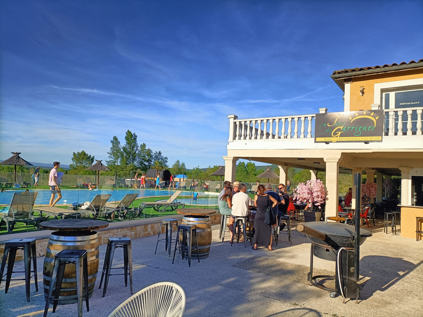 Le Restaurant-Bar-Glacier Village de Gîtes Le Domaine des Garrigues - Grospierres | Village de gîtes avec Restaurant-Bar-Glacier