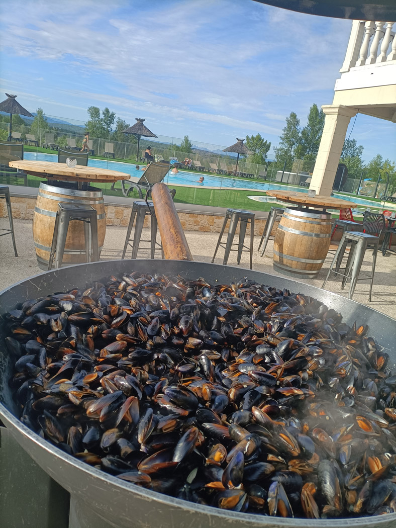 Le Restaurant-Bar-Glacier Village de Gîtes Le Domaine des Garrigues - Grospierres | Village de gîtes avec Restaurant-Bar-Glacier